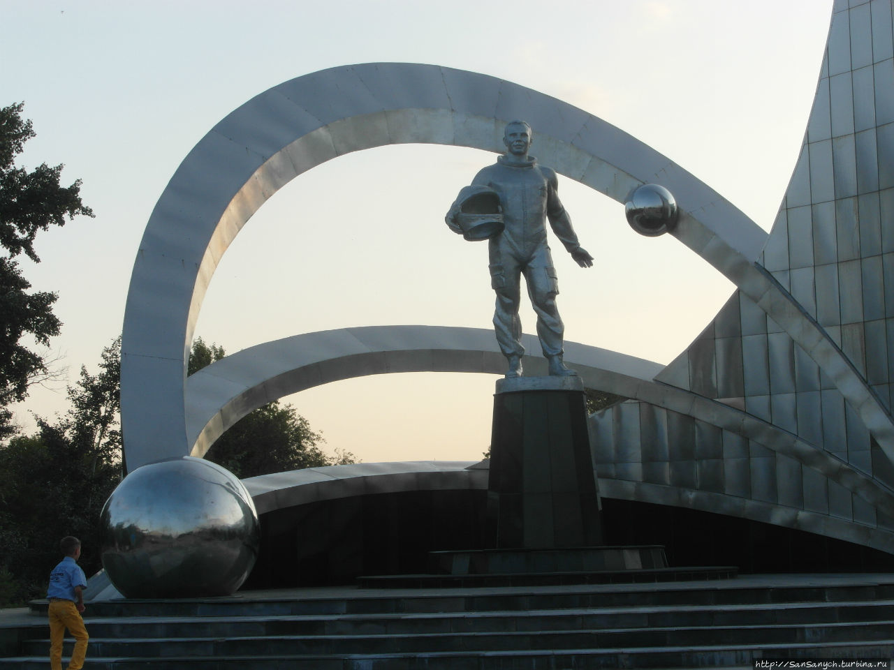 Байтерек нурсултан. Нурсултан астана достопримечательности. Казахстан астана караганда. Казахстан астана караганда. Атырау центр города.