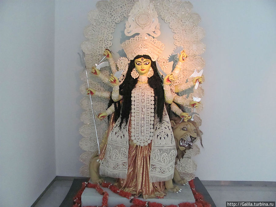 Выставка в восточном зале.