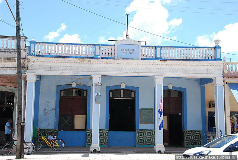 Колончане, почитатели Че и  ценители Дали Колон, Куба