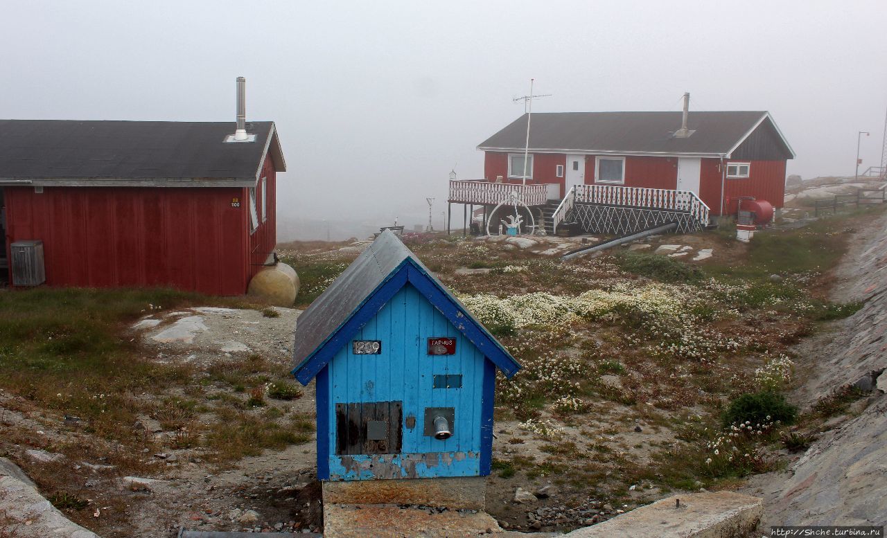 Ледяной порой Аасиаат из тумана выплывает Аазиат, Гренландия