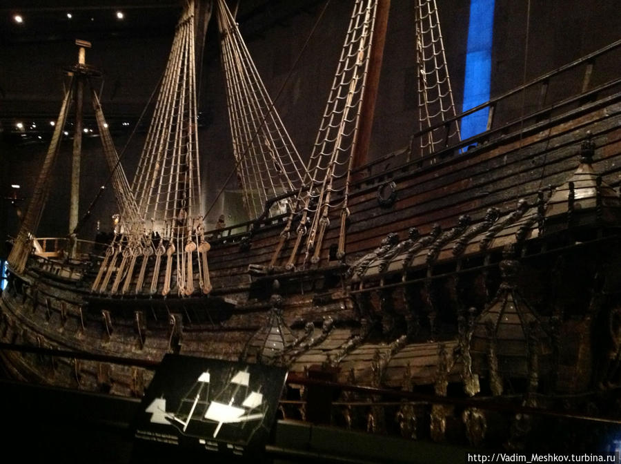 «Ва́за» — шведский боевой корабль, спущенный на воду летом 1628 года. Своё название корабль получил в честь царствовавшей в то время династии шведских королей Ваза.
Будучи одним из самых крупных и дорогостоящих боевых кораблей шведского флота, «Васа» должен был стать его флагманом, однако из-за конструктивных ошибок корабль опрокинулся и затонул в своём первом выходе из Стокгольмской гавани 10 августа 1628 года. В 1961 году корабль был поднят, законсервирован, подвергнут реставрации и в настоящее время экспонируется в специально построенном для него музее. «Васа» — единственный в мире сохранившийся парусный корабль начала XVII века. 
Хотя катастрофа произошла недалеко от берега, вместе с «Васой» погибло около 30 человек. 
Причиной катастрофы считаются допущенные ошибки при проектировании корабля. Стокгольм, Швеция