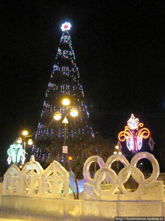Главная елка Красноярска и ледяной Олимпийский городок. Красноярск, Россия