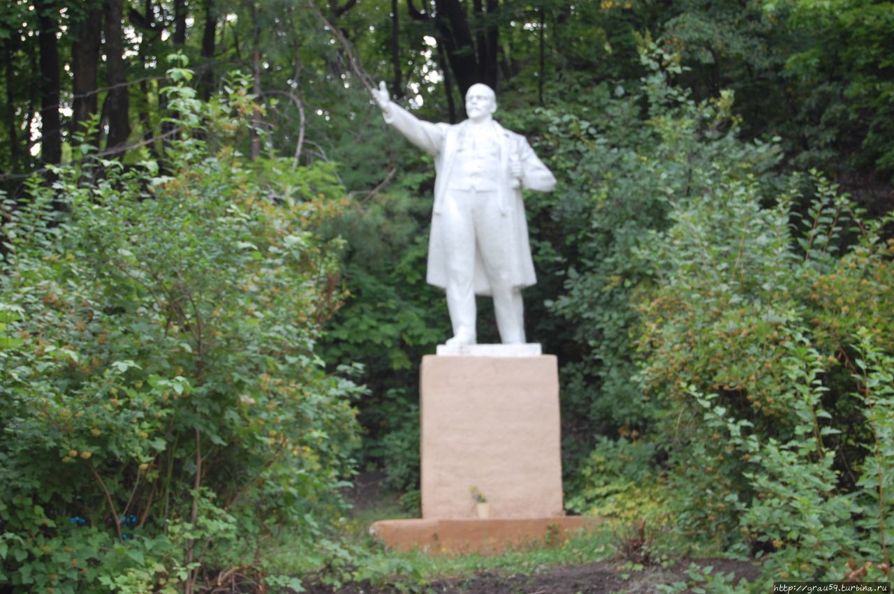 Памятник В.И.Ленину / Monument to Lenin