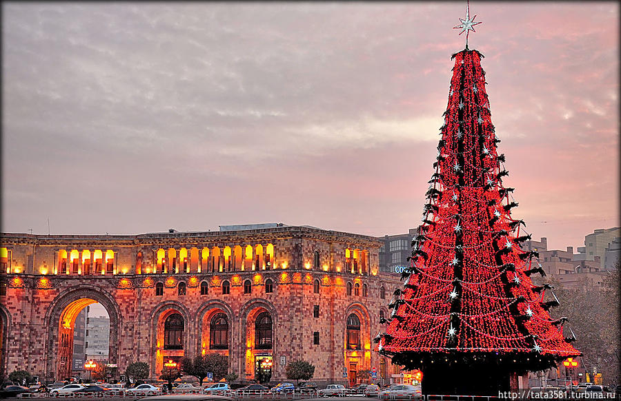 Новогодняя елка на площади Республики Ереван, Армения
