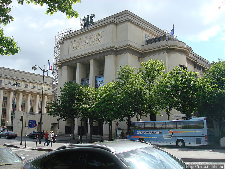 Музей морфлота, Музей Человека и Музей Французских памятников на площади Трокадеро. Париж, Франция
