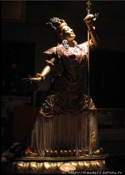 Статуя Ваджрайогини в форме Наро Кхандрома (Наро Дакини)