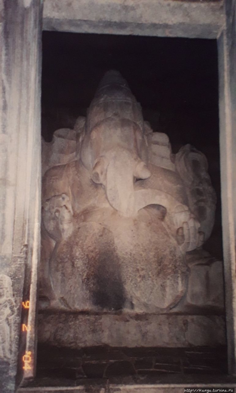 Хампи. Слоноголовое божество Ганеша Штат Гоа, Индия