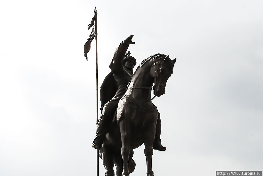 памятник булгарскому эмиру Ибрагиму I бен Мухамаду