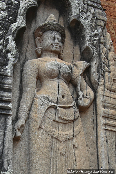 Храм Лолей. Стражница-женщина. Фото из интернета Храм Лолей. Стражница-женщина. Фото из интернета