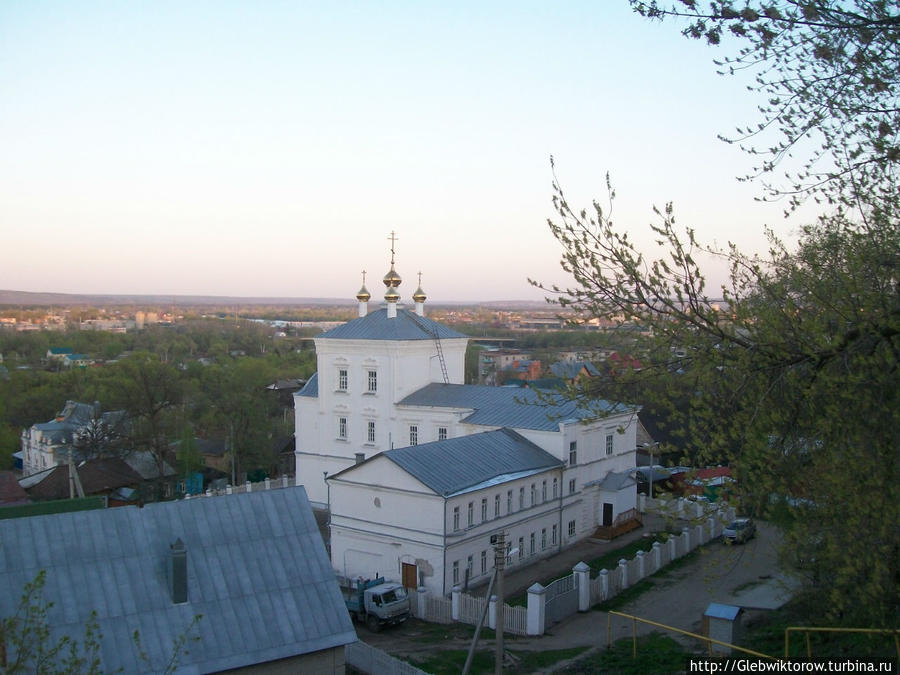 Вечерняя панорама у памятника Первопроходцу