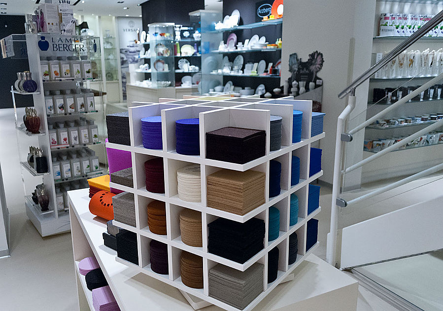 Австрийскую щепетильность можно почувствовать в магазине любых безделушек. Не редко они оформлены так, что их легко перепутать с музеем современного искусства.