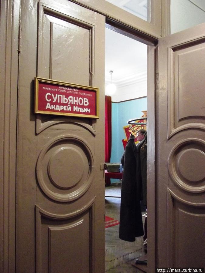 За этой дверью — Советская власть Рыбинск, Россия
