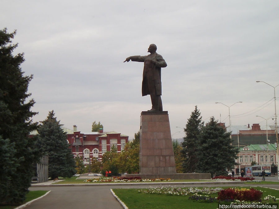 Прикольная поза у Ленина