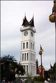 Башня   с  часами,  установленная  голландцами.