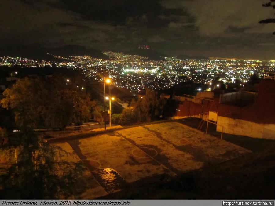 Ночной Мехико-сити Мехико, Мексика