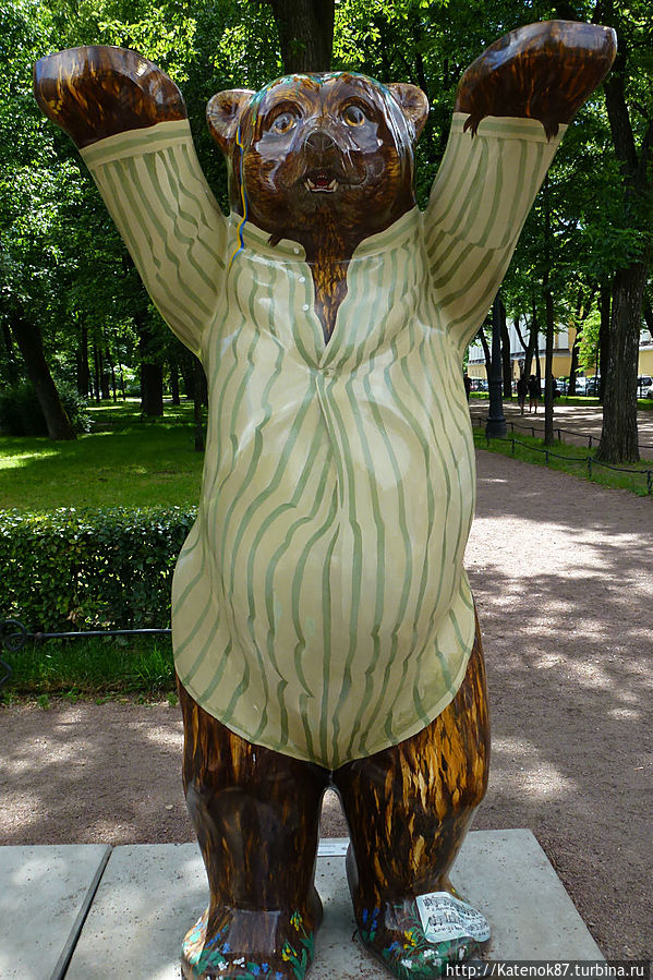 Выставка медведей под открытым небом. Санкт-Петербург, Россия