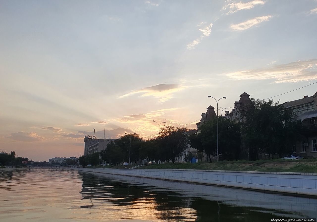 Астрахань с воды. Прогулка по рекам  и каналам Астрахань, Россия
