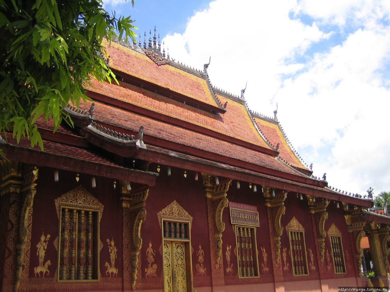 Храмовый комплекс Ват Сене Сук Харам. Здание Wat phra chao pet soc Луанг-Прабанг, Лаос