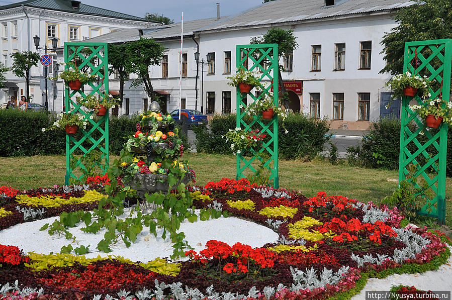 Сквер на ул.Андропова. Цветники 2013 Ярославль, Россия