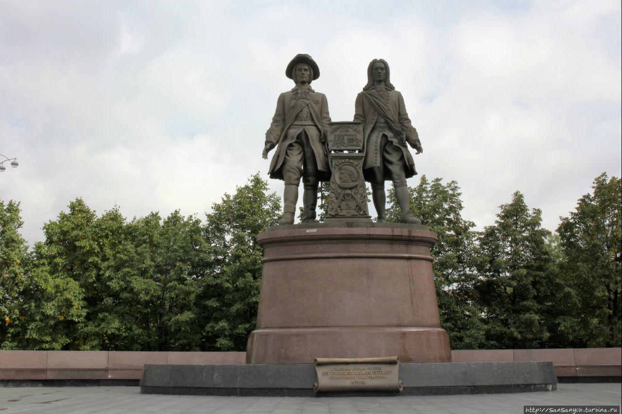 Памятник Татищеву и Геннину. Екатеринбург, Россия