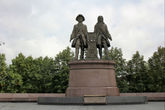 Памятник Татищеву и Геннину.
