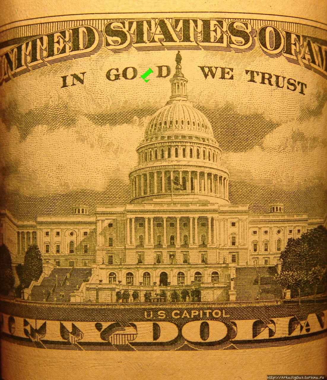 В те далекие времена на долларах еще по честному писали, во что на самом деле верит Америка :) Антиб, Франция