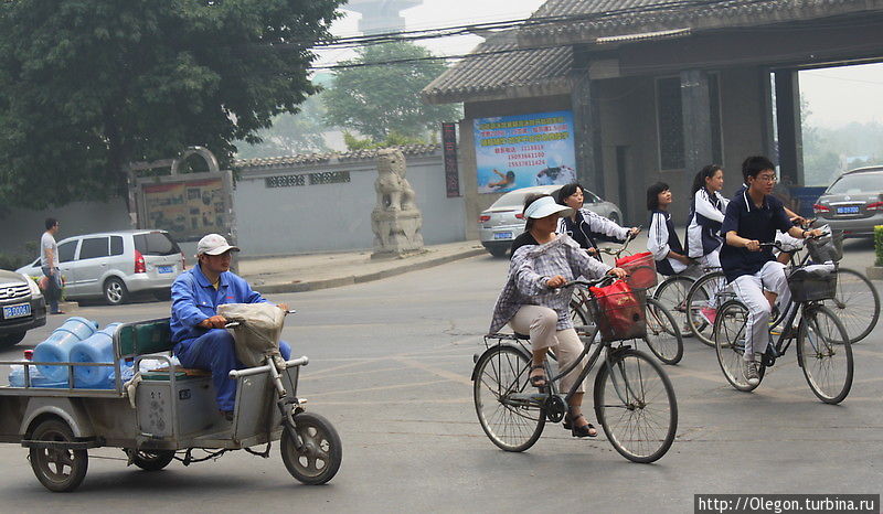 На дороге движуха Кайфэн, Китай