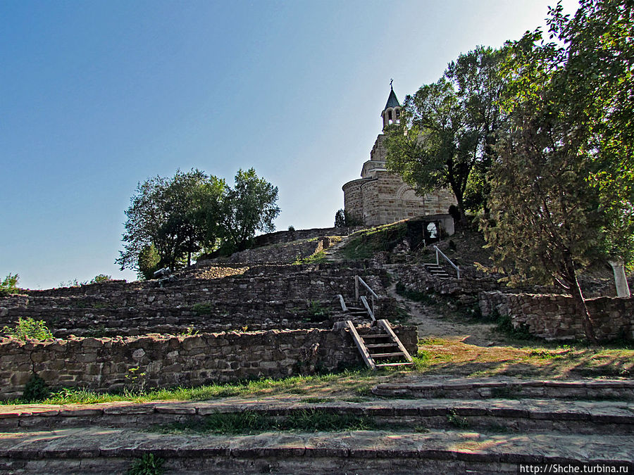 Прогулка по средневековой болгарской крепости 