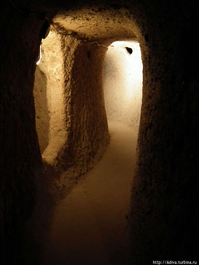 Пещеры подземного г.Каймаклы, коридор на минус третьем этаже. Турция