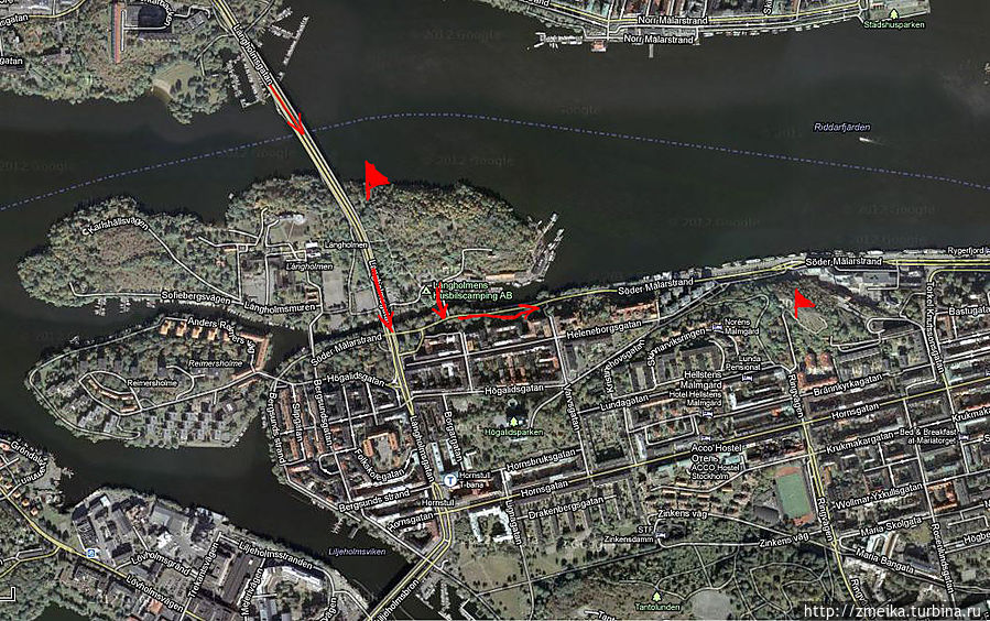 5. Длинный мост и молодёжный остров.
Так вышло, что после берега мы уехали в другое место, а потом только продолжили прогулку, как вы видите — с совершенно противоположного конца Сёдермальма. Мы доехали на автобусе до моста, а затем пошли пешком. Стокгольм, Швеция