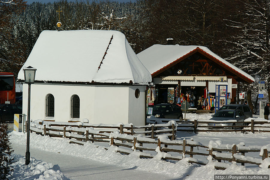 Капелла,где первоначально помещалась фигура Бичуемoго Христа.Зимой обычно закрыта для посещения. Штайнгаден, Германия