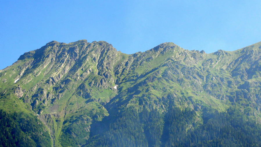 Агепста. По этому хребту ходят группы альпинистов в основном со стороны России. Рица Реликтовый Национальный Парк, Абхазия