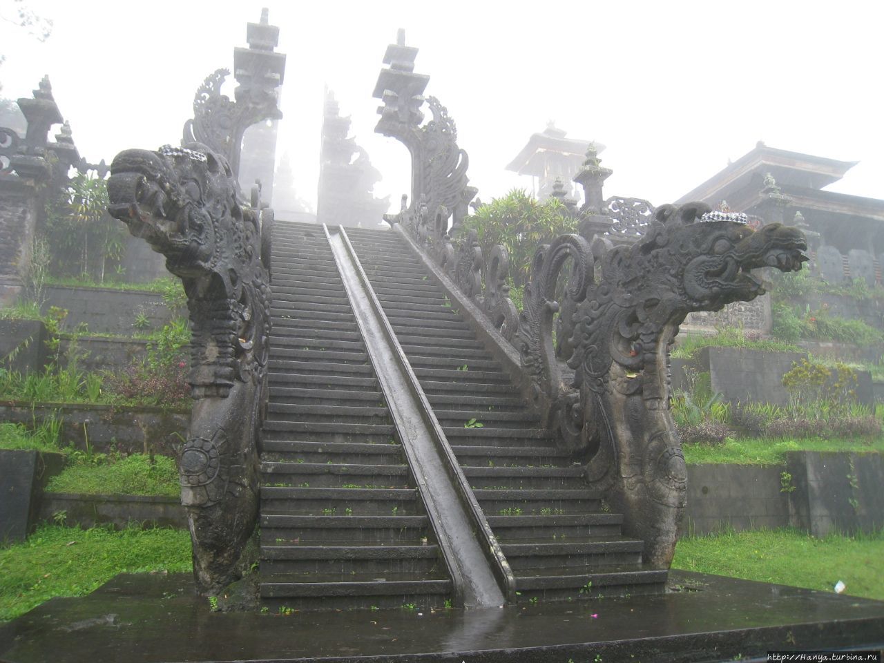 Храм Пура Бесаких Бесаких, Индонезия