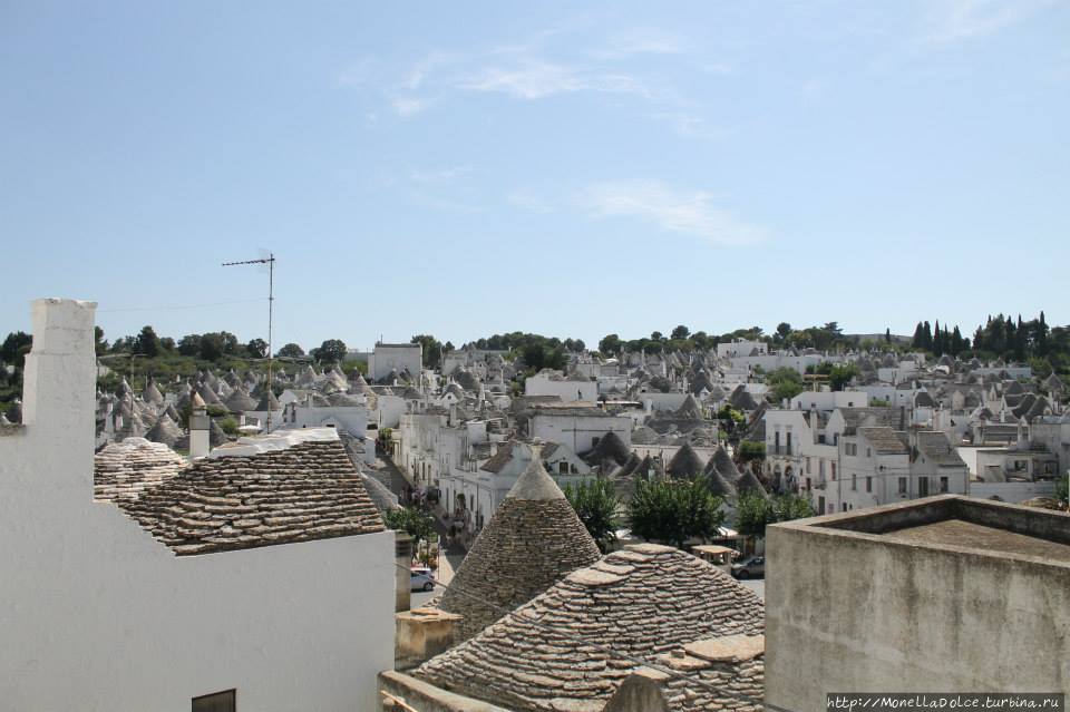 Исторический центр города  Alberobello (UNESCO ) Альберобелло, Италия