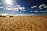 Несмотря на то, что галечные пляжи считаются более чистыми, мы не можем не любить золотой песок нашего любимого пляжа