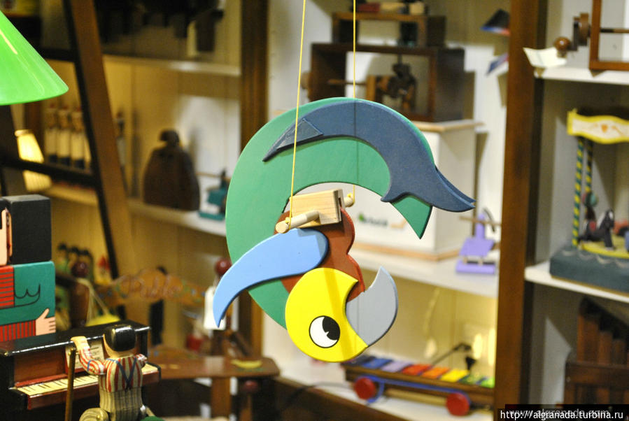 Ностальгические игрушки из дерева Гранада, Испания