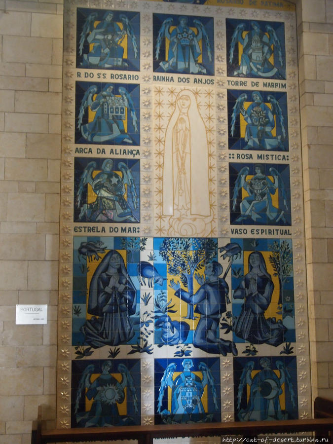 Основной храм девы Марии украшен ее изображениями, подаренными разными странами. Назарет, Израиль