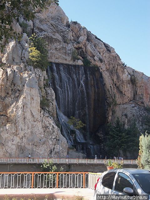 Исскуственный водопад.