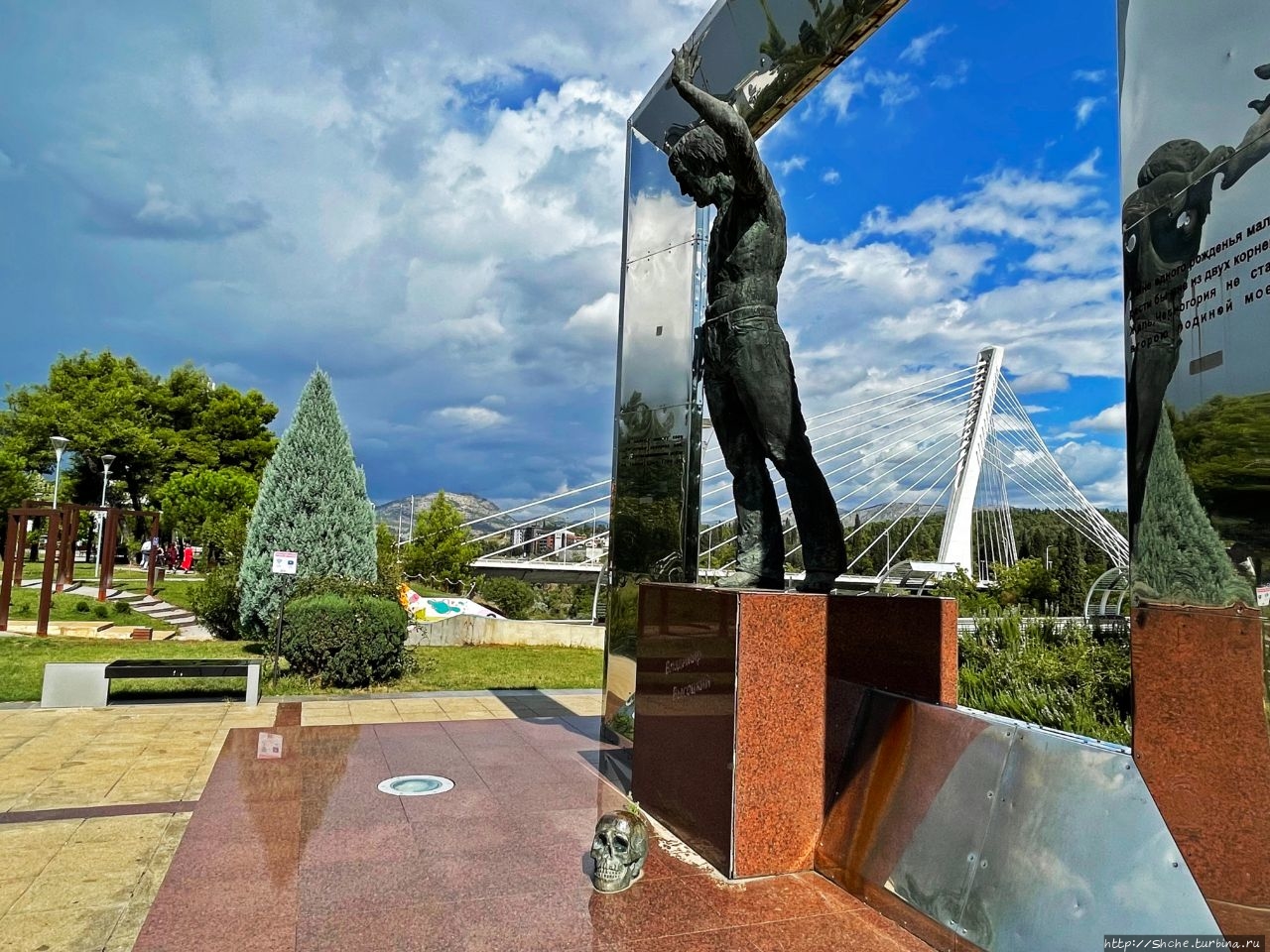 Памятник Владимиру Высоцкому Подгорица, Черногория