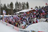 В дни биатлонных соревнований стадион заполняется российскими флагами.