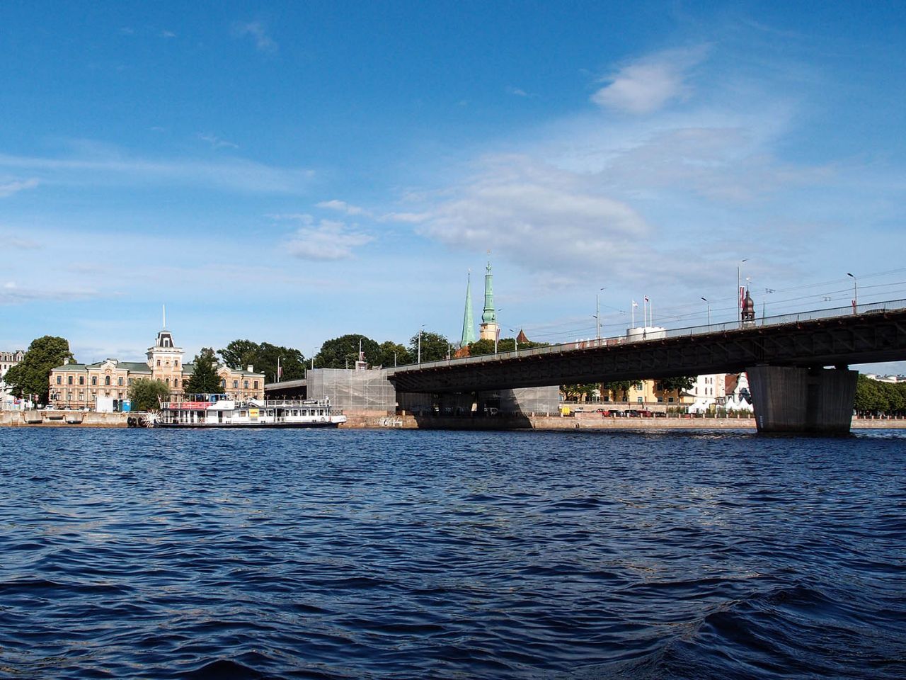 Синяя Даугава, радужные каналы и Два моста Рига, Латвия