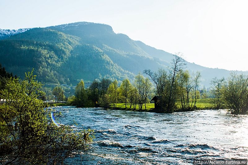 Водопад Твинфоссен и его окрестности Винье, Норвегия