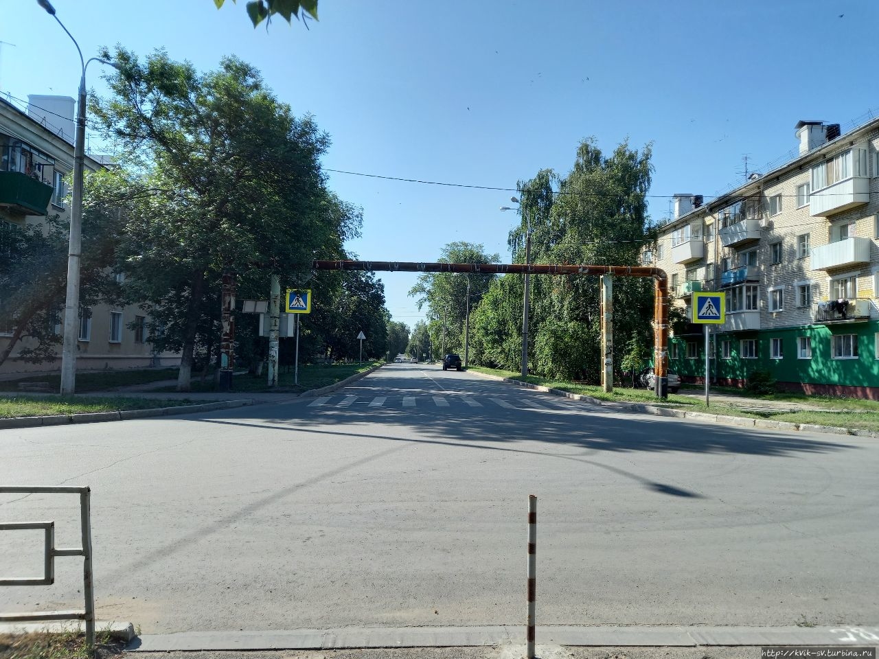 Улица, центральная в поселки, идущая в сторону аэропорта  Курумоч Самара, Россия