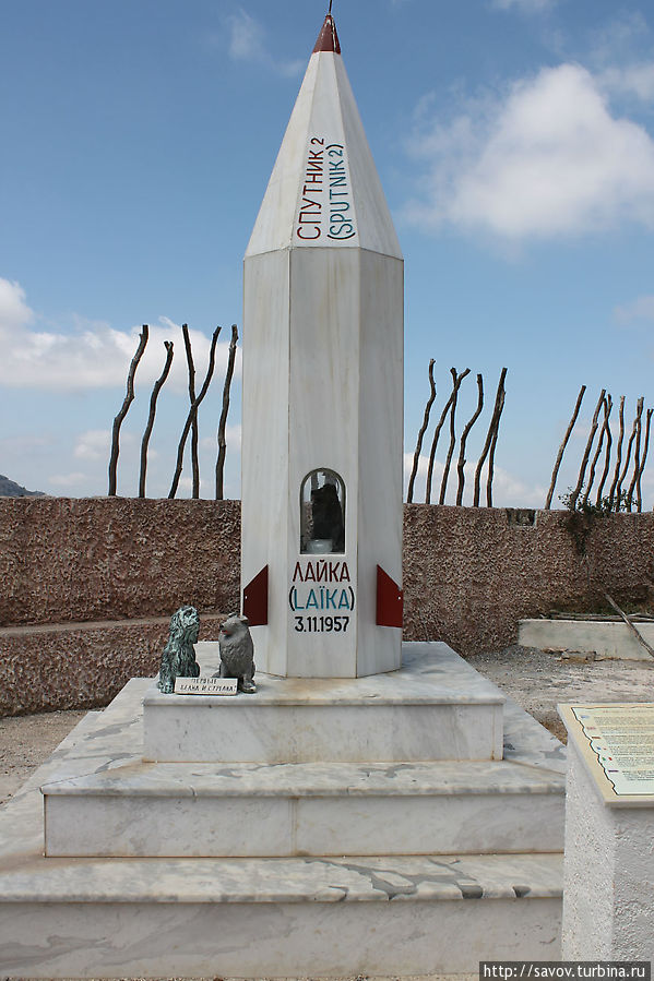 Памятник русским собачкам Остров Крит, Греция