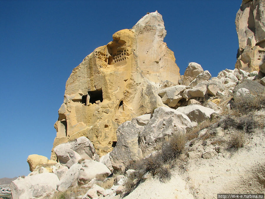 Непонятные дырочки на вершине скалы Чавушин, Турция