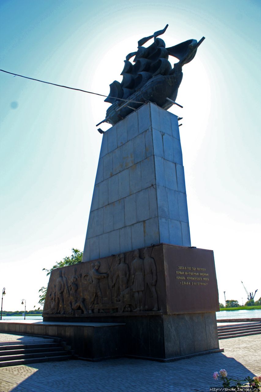 Памятник первым корабелам Херсон, Украина