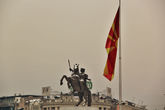Флаги в Македонии массивные, маленьких не видел, что не флагшток, так на нём огромный стяг