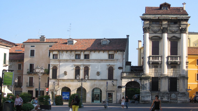 Палаццо Порто на площади Кастелло / Palazzo Porto in Piazza Castello