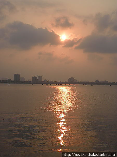 Закат у Западного Озера Ханой, Вьетнам