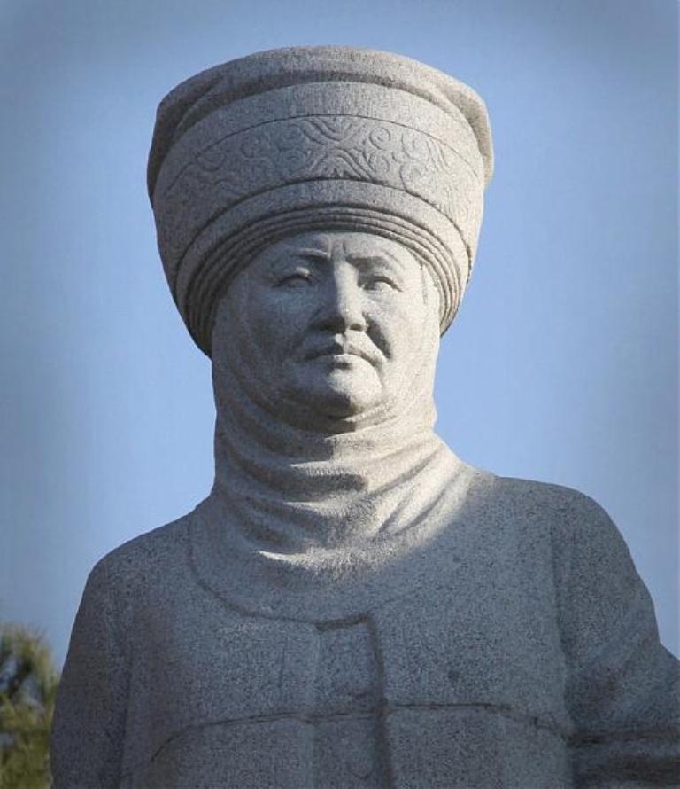 Памятник Курманжан Датке Бишкек, Киргизия